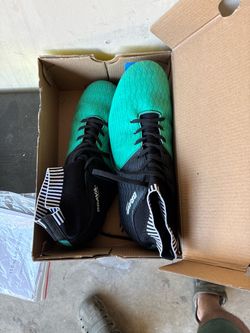 Men’s size 10 soccer cleats rubber