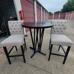 Roud High Top Table W 2/chairs 