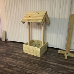 Wishing Well Planter 