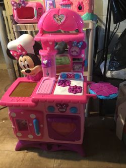 Minnie Mouse Kitchen & Separate Microwave