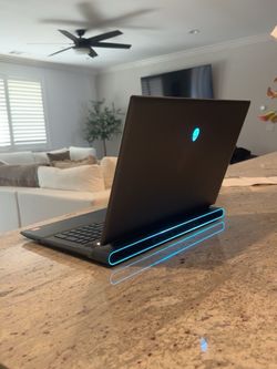 Alienware m18 R1 Gaming Laptop – RTX 4080 12GB VRAM / Ryzen 9 7845HX / 32GB RAM / 1TB SSD / 18” 480Hz