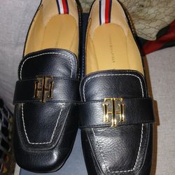 Tommy Hilfiger Flats (Size 8) Gently Used $5 Pick up Mckinney