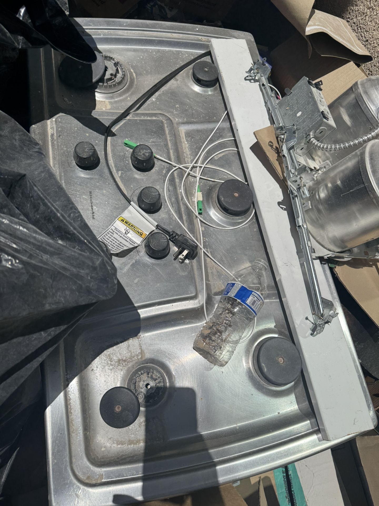 Gas Stove.  Oven. Microwave 