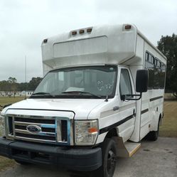 Ford E350 Bus