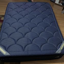DreamCloud Luxe Hybrid Queen Mattress