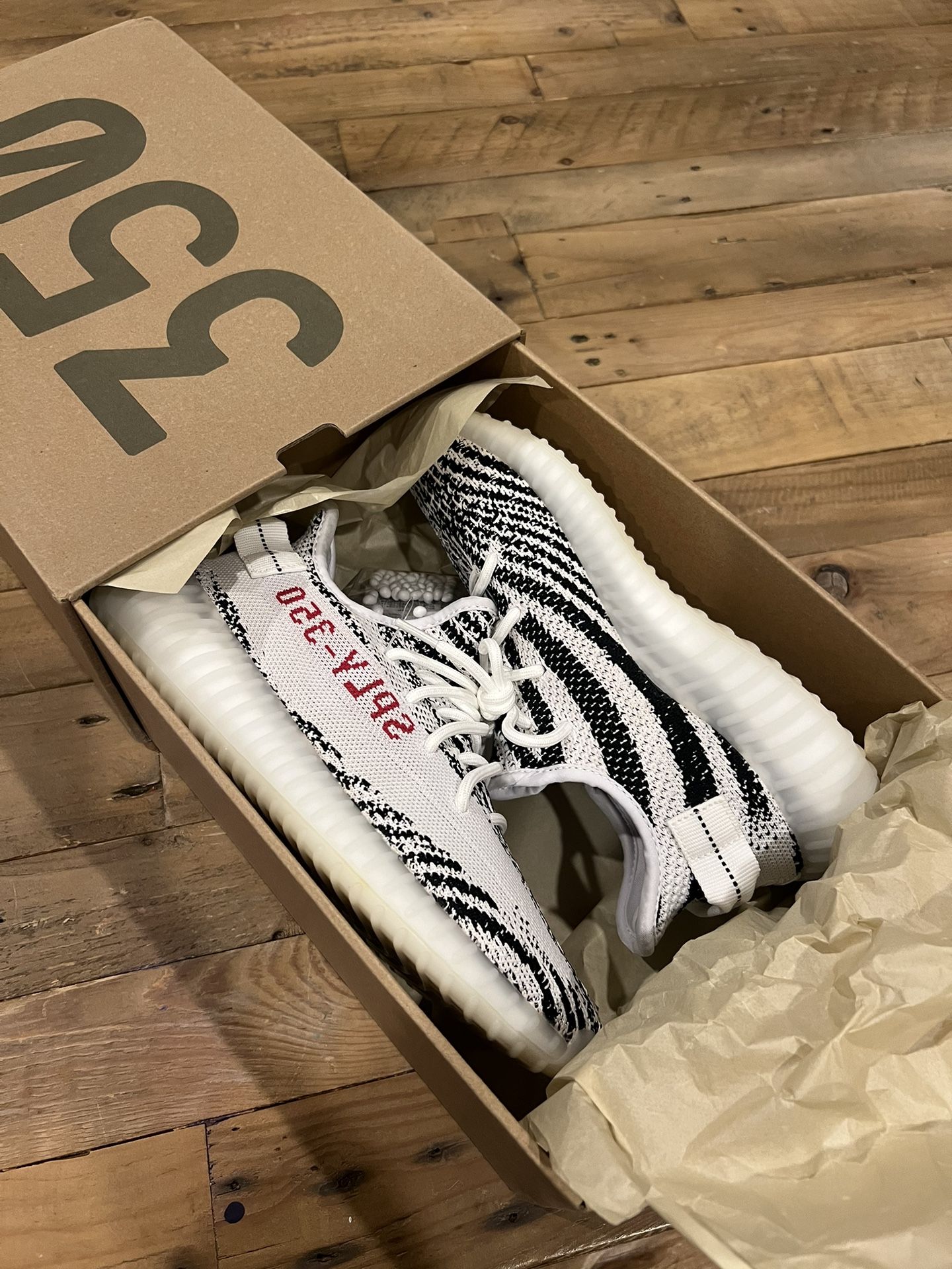Yeezy 350 zebra size 7 *BRAND NEW*