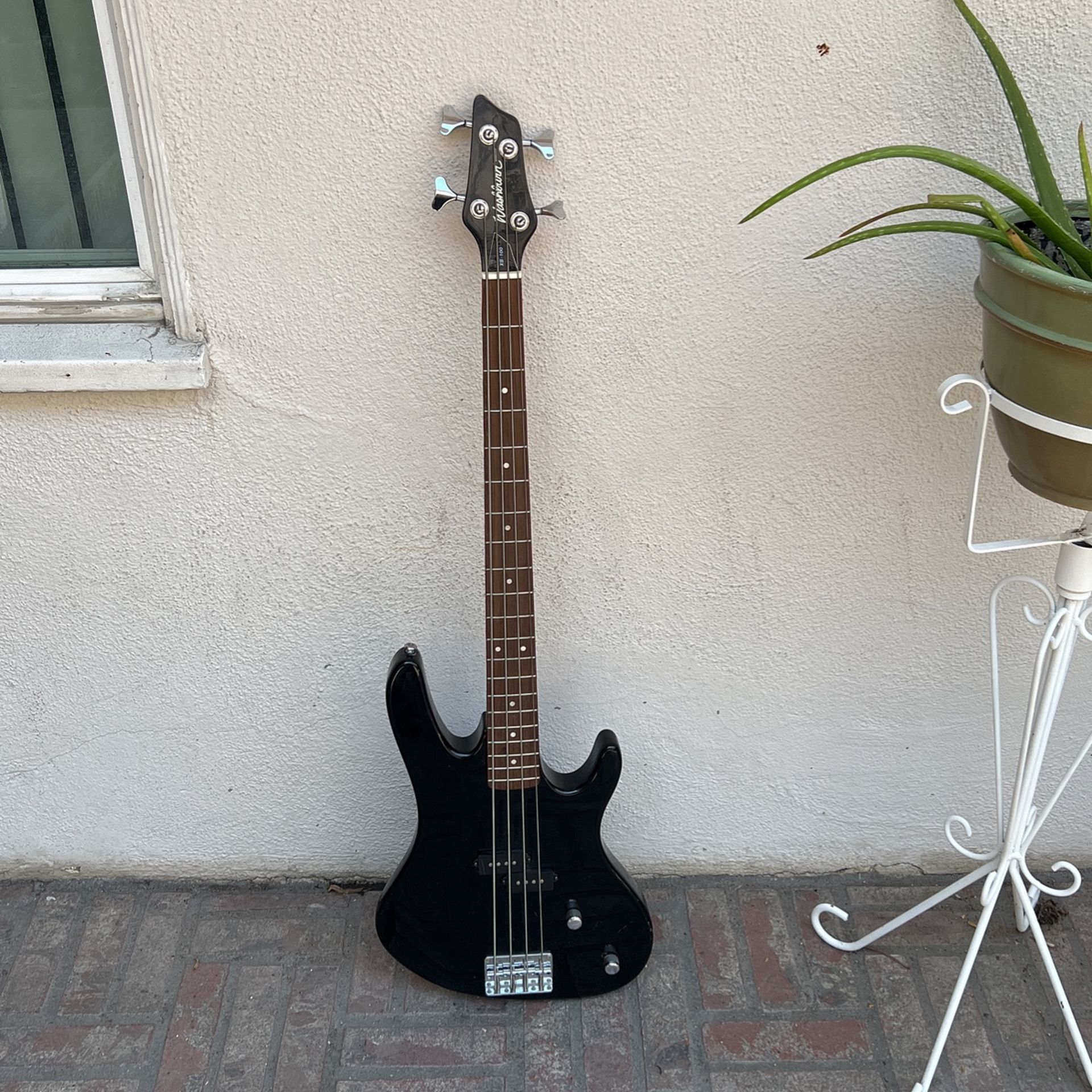 Washburn xb 100 bass
