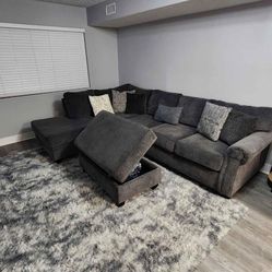 Sectional couch 