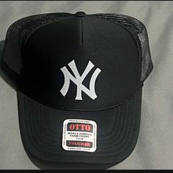New York Yankees Trucker Style Hat (New)