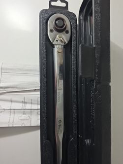 Gearhead 3/8" & 1/2'' Dual Drive Adjustable Ratcheting Torque Wrench GH3001 Case