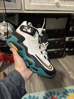 Griffey SwingMan size 9.5