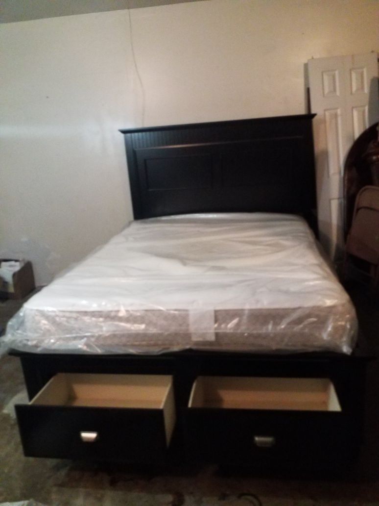 QUEEN BED WITH BRAND NEW MATTRESS