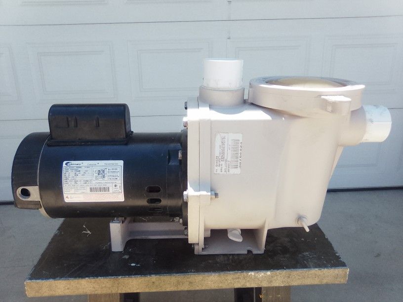 POOL PUMP PENTAIR 1 HP EXCELLENT CONDITION (COMPLETE INSTALLATION INCLUDED)