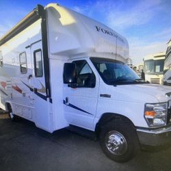 2019 FOREST RIVER FORESTER 2421DFS