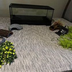20 Gallon Snake/Reptile tank with accessories.