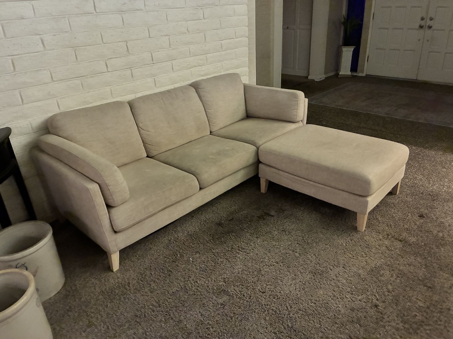 Sectional Couch w/ Ottoman