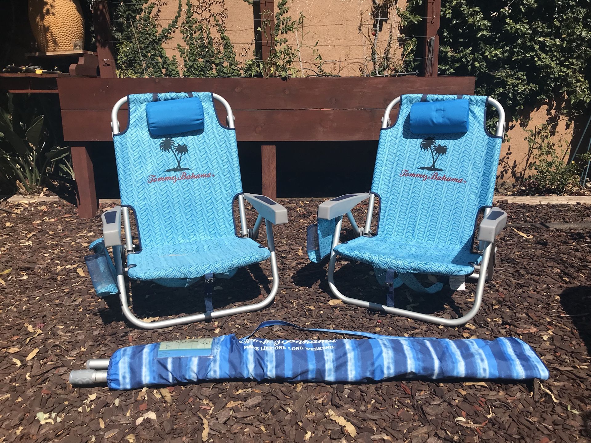 Tommy Bahama Beach Chair & Umbrella Set (blue)