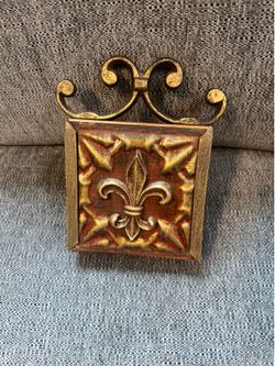 Tuscan Style Fleur-de-Lis Tabletop Decor Accent – Bronze/Copper Finish – 9” Tall