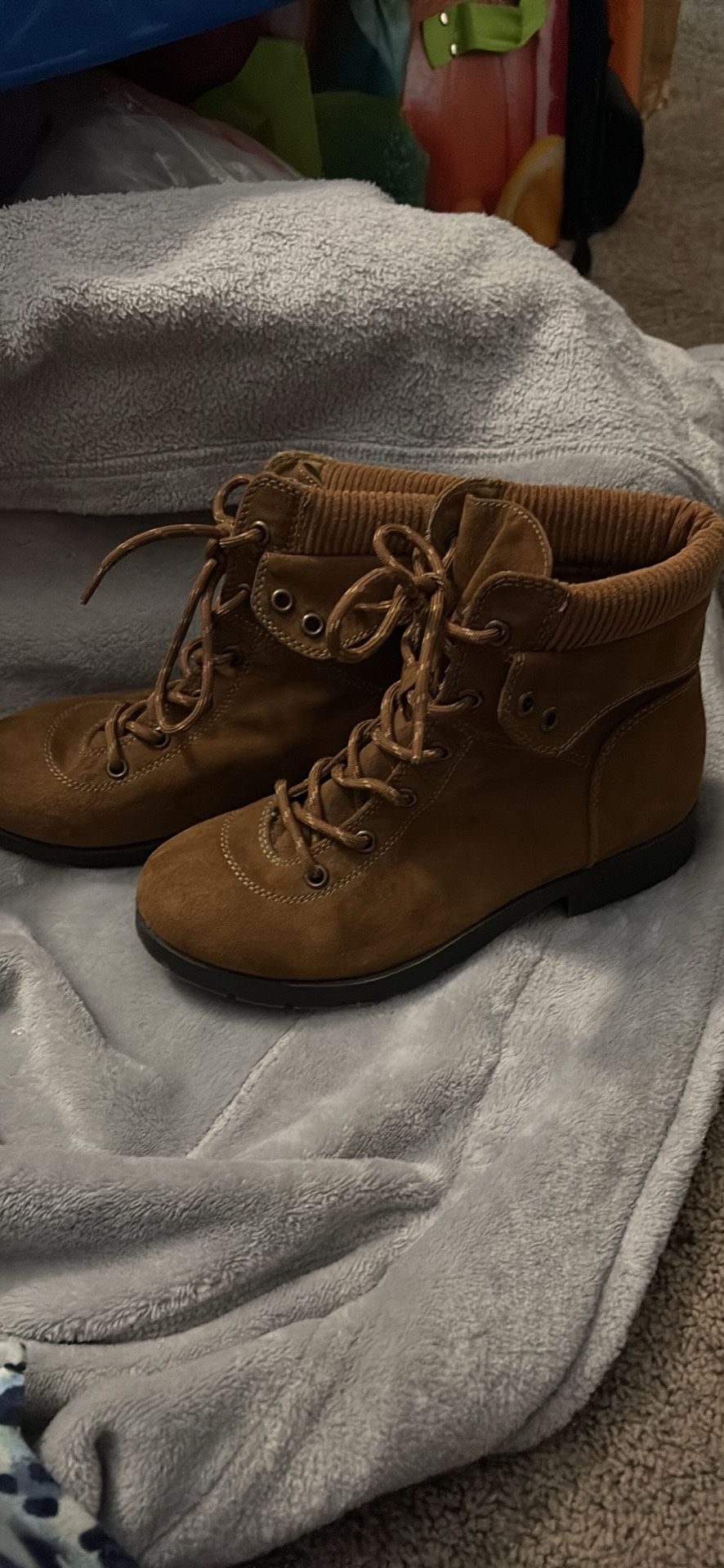 Women’s Size 6 Booties 