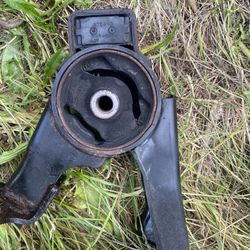 Engine Mount | Toyota Matrix OEM
