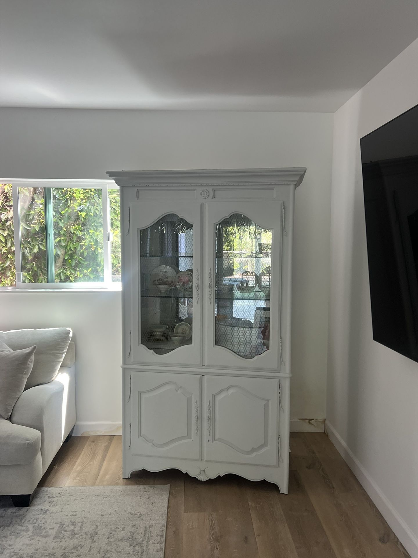China Cabinet With Lighting