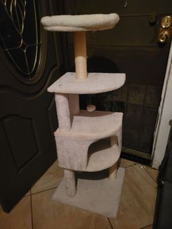 Cat tree new already assembled pick up in pomona $45