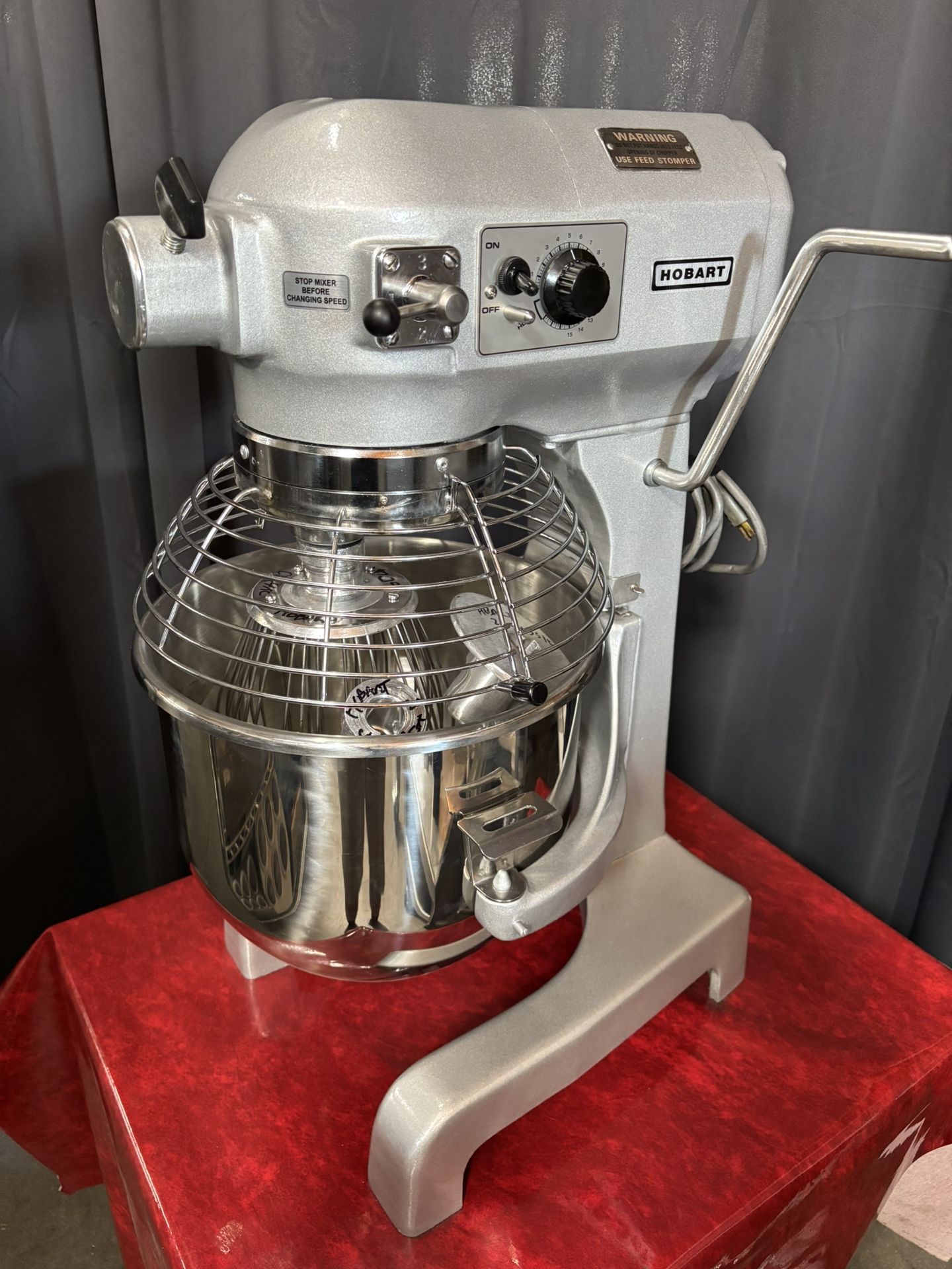 Hobart 20 Quart Mixer Classic A-200T New Bowl And Attachments Like New 115v 1/2 HP With Bowl Guard Safety Cage NSF Commercial Bakery Restaurants