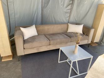 FREE DELIVERYMogul Los Angeles Sofa