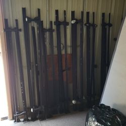 California King size bed frame - can DELIVER almost anywhere for $20 extra - gently used and in very good condition 😍