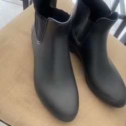 Black Rubber Rainboots - Size 7