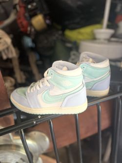 Size 8 Nike WMNS Air Jordan 1 High "Hydrogen blue/light dew" FB9891-401 New