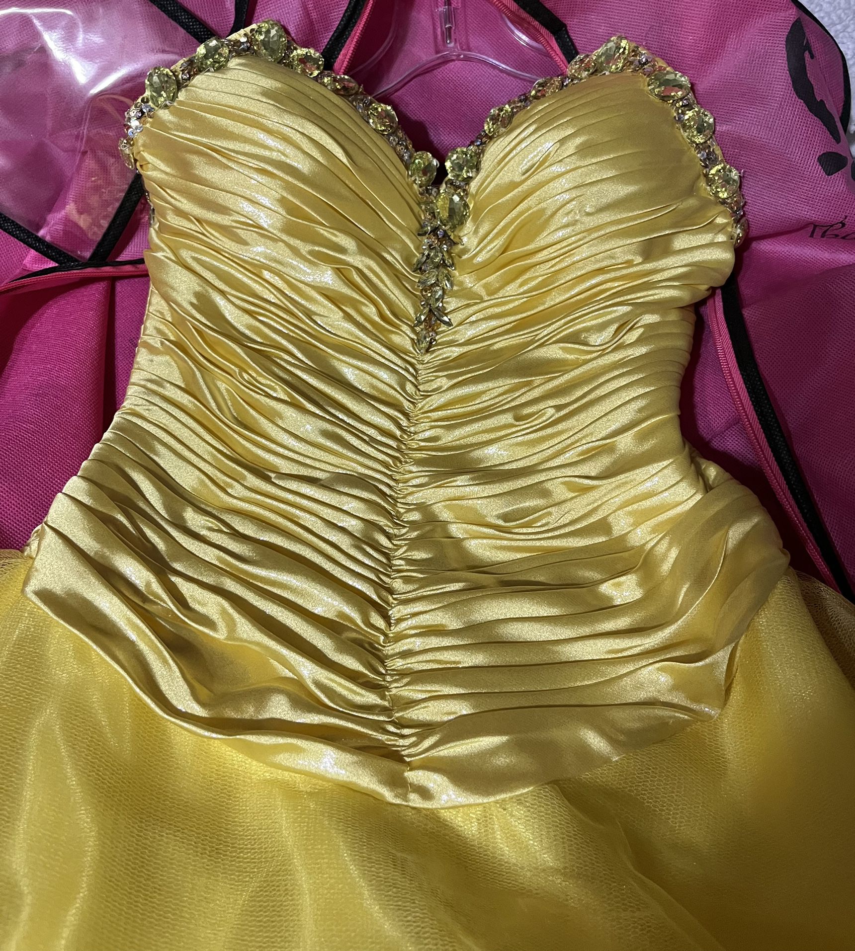 *NEVER BEEN WORN* Prom Dress Size 4