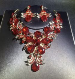 Red gem necklace set