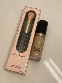 Toofaced bundle set brush and multi use concealer