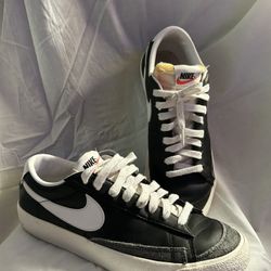 Nike Blazer Low '77 Black White Shoe Sneaker DA6364-001 Mens Size 8.5 