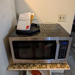 Toshiba 4-in-1 Countertop Microwave Oven – Air Fryer + Convection