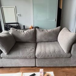 Modern Gray Loveseat – Excellent Condition
