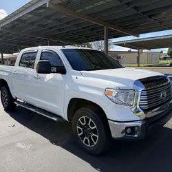 2017 Toyota Tundra Limited 4WD Crewmax 