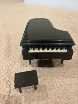 Piano for decor