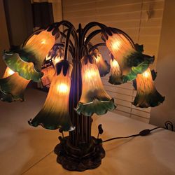 Dale Tiffany 15 Lily Lamp