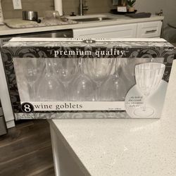 Premium Quality 8 plasitc wine glasses-New in the box