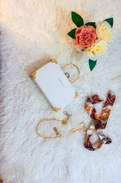 Crossbody clutch