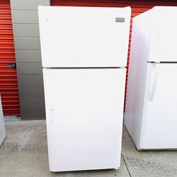 Refrigerator. Top Freezer! Good Condition! Works Great! Delivery Or Pick Up Available! Warranty Is Included!