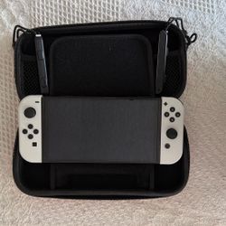 Nintendo Switch Oled W/ case Holds 10 Games