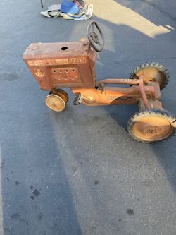 Beautiful vintage car toy for collection for parts or repair nice treasures original paint heavy all metal needs front tires the back one is broken d