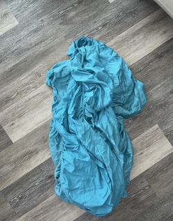 Free Teal Queen Sized Fitted Sheet