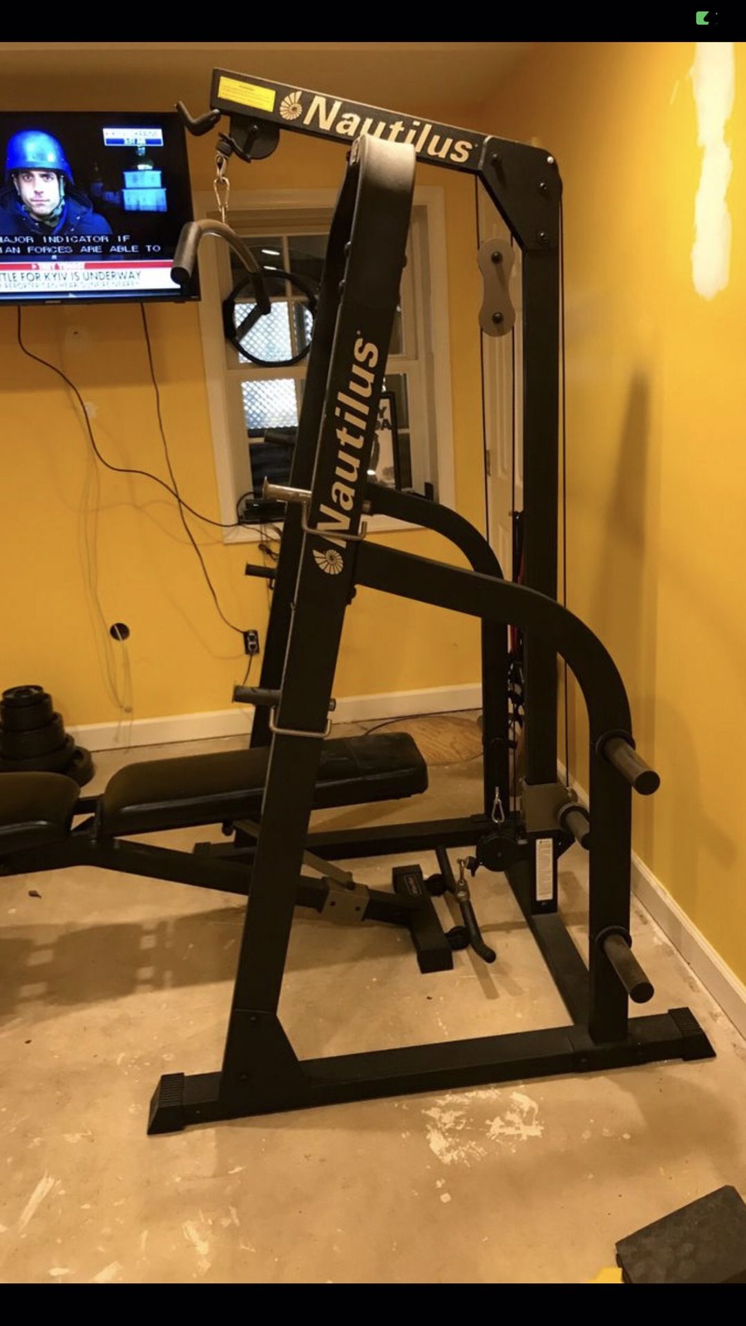 Nautilus Squat Rack Pulley And Adjustable Weight Bench 