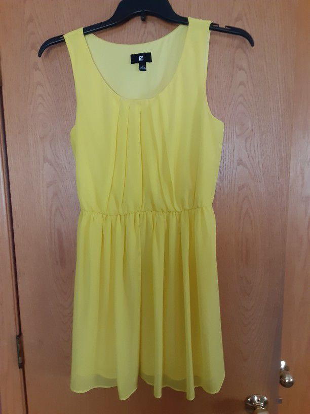 Womens size Large,  iZ Yellow Lined Dress
