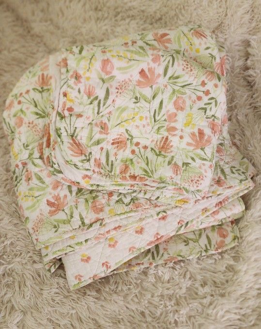 Rachel Ashwell Twin Bedspread / Quilt