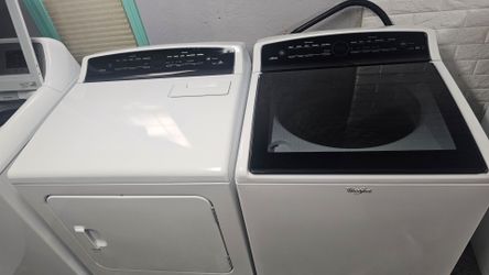 Great working super capacity whirlpool washer and dryer set